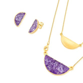 CONJUNTO DOURADO COM PINGENTE EXTRA E PEDRA FRAGMENTADA